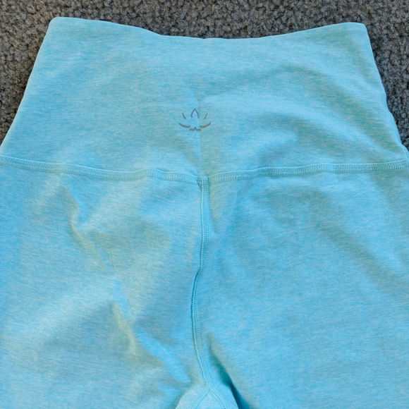 EUC Beyond Yoga Spacedye Midi High Waisted Legging Capri Blue/Grotto | Sz Lg - Picture 4 of 9